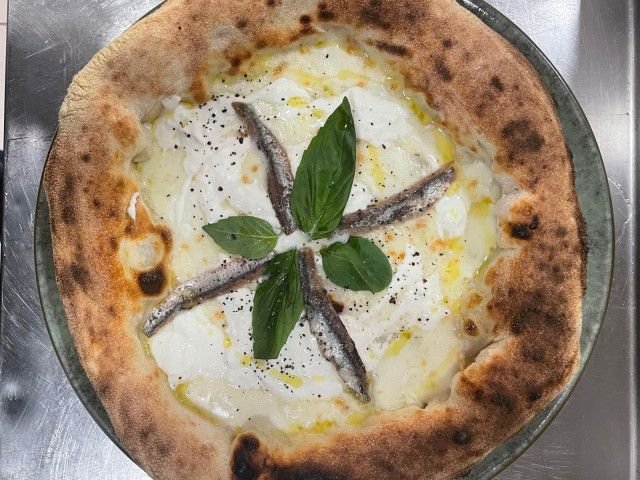 Pizza bianca con alici di Anoia